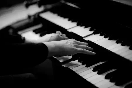 Tocando el Piano 1